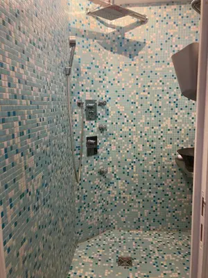 Salle de bains dans l'établissement Maison des roses
