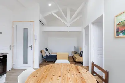 Coin salon dans l'établissement Appartement climatisé 2 chambres
