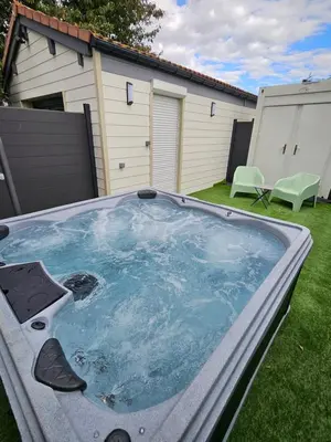 Piscine de l'établissement hébergement privée Jaccuzzi en supplément ou située à proximité