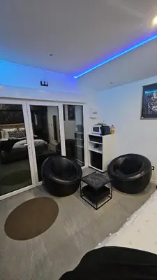Coin salon dans l'établissement hébergement privée Jaccuzzi en supplément