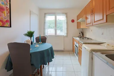 Cuisine ou kitchenette dans l'établissement Lumière et Espace, Lyon et Pilat à votre Portée