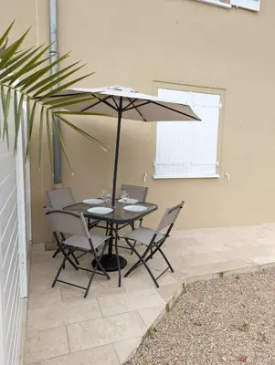 Terrasse ou espace extérieur de l'établissement L'élégant 152 proche aéroport lyon