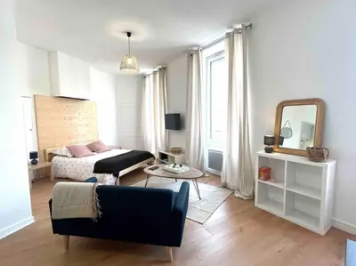 Télévision ou salle de divertissement dans l'établissement Studio le «Victor Hugo» , hyper centre ville