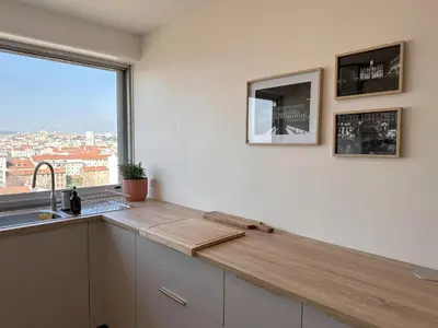 Cuisine ou kitchenette dans l'établissement Le Panoramic