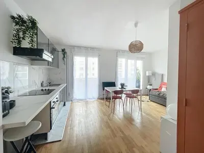 Cuisine ou kitchenette dans l'établissement Le Ptit Lyonnais, prox Tram T3, terrasse, moderne