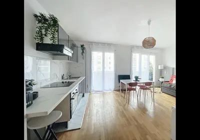 Cuisine ou kitchenette dans l'établissement Le Ptit Lyonnais, prox Tram T3, terrasse, moderne