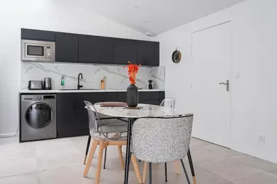 Cuisine ou kitchenette dans l'établissement Loft ROSALIE - Le Méridien #Parking #Lave-linge #Clim #Netflix