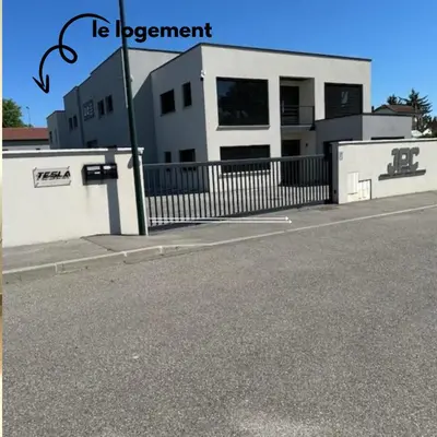 Plan de l'établissement Maison TESLA aéroport gare cnpe rte Golf de Lyon