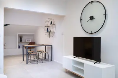 Télévision ou salle de divertissement dans l'établissement Loft MEHARI - Le Méridien #Parking #Lave-linge #Clim #Netflix