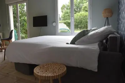 Un ou plusieurs lits dans un hébergement de l'établissement L'Aquarelle - Appartement cosy, GroupamaStadium LDLC Arena
