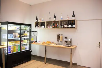 Nourriture dans l'hôtel capsule ou à proximité