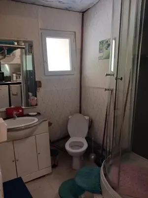 Salle de bains dans l'établissement Studio indépendant avec terrasse
