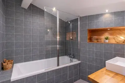 Salle de bains dans l'établissement Le Pressoir - Newly refurbished house with contemporary decoration