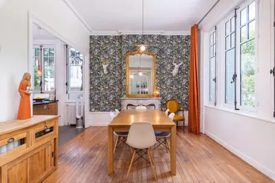 Cuisine ou kitchenette dans l'établissement La Cloche - Family house with pool ang garden