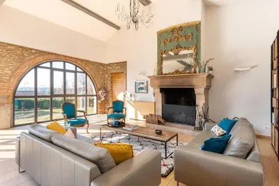 Coin salon dans l'établissement Les Voutes - Beautiful property with swimming pool