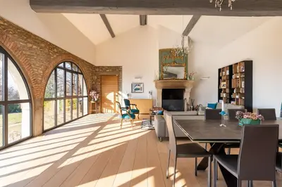 Coin salon dans l'établissement Les Voutes - Beautiful property with swimming pool