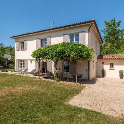 Le Mas - House with swimming pool in a privileged environment