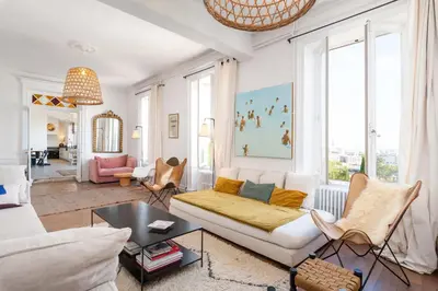 Coin salon dans l'établissement La vue - Charming house with a pool garden and amazing view