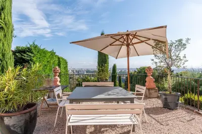 Jardin de l'établissement La vue - Charming house with a pool garden and amazing view