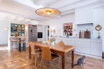Cuisine ou kitchenette dans l'établissement Maison Ré - chic and relaxed house with pool and garden