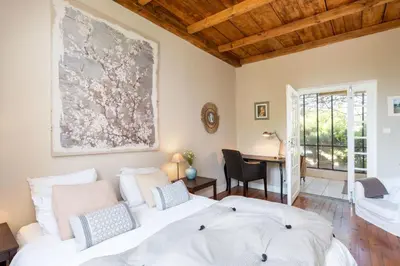 Coin salon dans l'établissement La belle vie charming house with pool