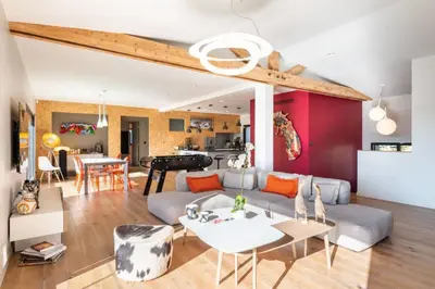 Coin salon dans l'établissement Les Muriers - Stunning wooden modern house