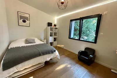Un ou plusieurs lits dans un hébergement de l'établissement Les Muriers - Stunning wooden modern house