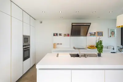 Cuisine ou kitchenette dans l'établissement Blanche - Contemporary architect's house