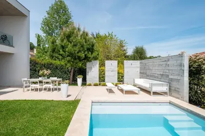 Piscine de l'établissement Blanche - Contemporary architect's house ou située à proximité