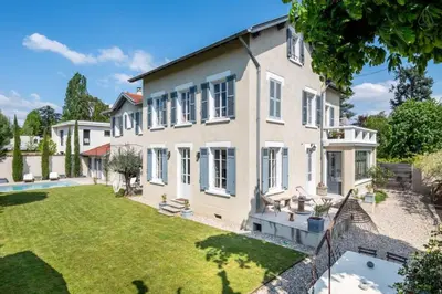 Jardin de l'établissement Les Cyprès - Amazing house with garden and pool