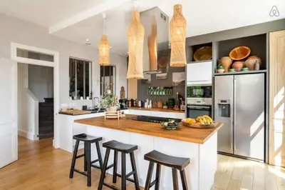 Cuisine ou kitchenette dans l'établissement Les Cyprès - Amazing house with garden and pool