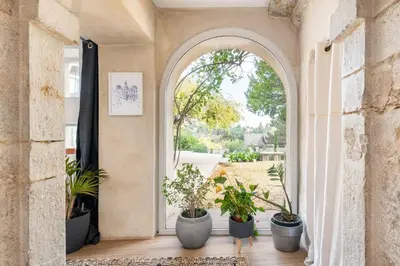 Jardin de l'établissement Les Pierres Sèches - house with pool and open view near the village