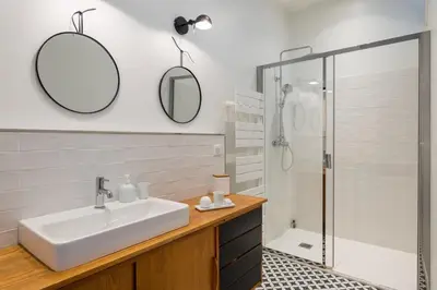 Salle de bains dans l'établissement La Poste - Vintage style refurbished house