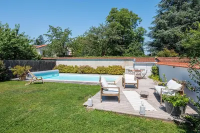 Piscine de l'établissement La Poste - Vintage style refurbished house ou située à proximité
