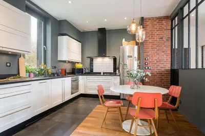 Cuisine ou kitchenette dans l'établissement La Poste - Vintage style refurbished house