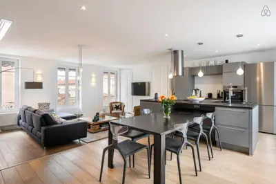 Cuisine ou kitchenette dans l'établissement Le Duplex - Amazing flat overlooking the rooftops of Lyon