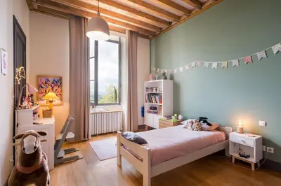 Un ou plusieurs lits dans un hébergement de l'établissement Volange - Homely house with pool garden and amazing view