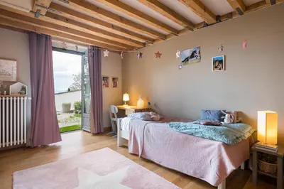 Un ou plusieurs lits dans un hébergement de l'établissement Volange - Homely house with pool garden and amazing view
