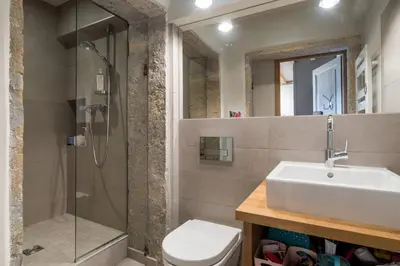 Salle de bains dans l'établissement Volange - Homely house with pool garden and amazing view