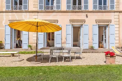 Jardin de l'établissement Le Parc - Estate with swimming pool in a park