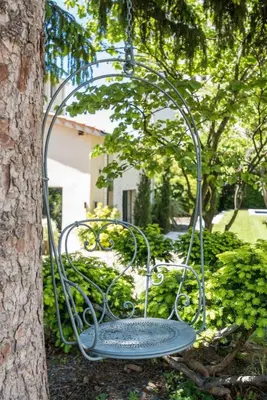 Jardin de l'établissement Le Cèdre du Liban -Urban chic house in the city