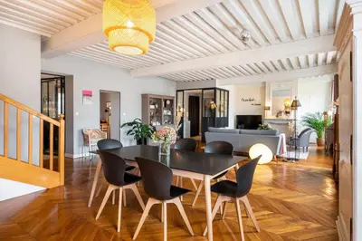 Coin salon dans l'établissement Les Célestins - Appartement avec vue splendide