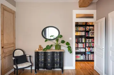 Bibliothèque dans l'appartement