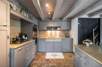 Cuisine ou kitchenette dans l'établissement Les Pierres - Charming and typical stone house