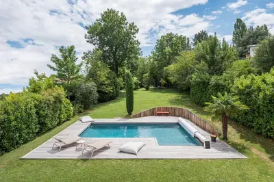 Piscine de l'établissement O vert - Amazing villa with trendy decoration ou située à proximité
