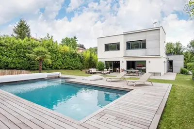 Piscine de l'établissement O vert - Amazing villa with trendy decoration ou située à proximité