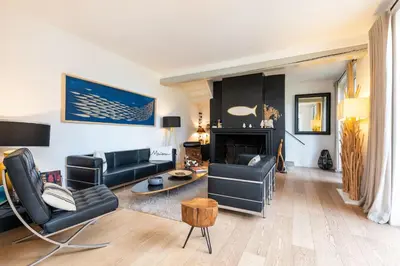 Coin salon dans l'établissement Le Cerf - House with view and swimming pool