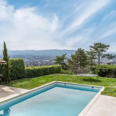 Le Cerf - House with view and swimming pool
