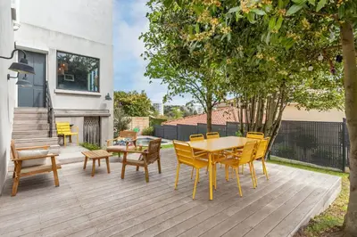 Balcon ou terrasse dans l'établissement Le Marronnier - charming house with swimming pool