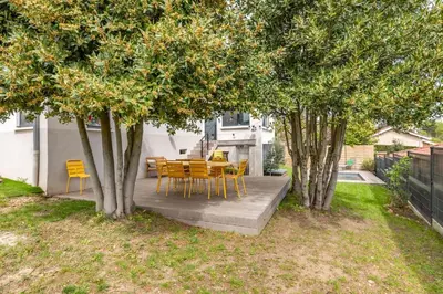 Jardin de l'établissement Le Marronnier - charming house with swimming pool